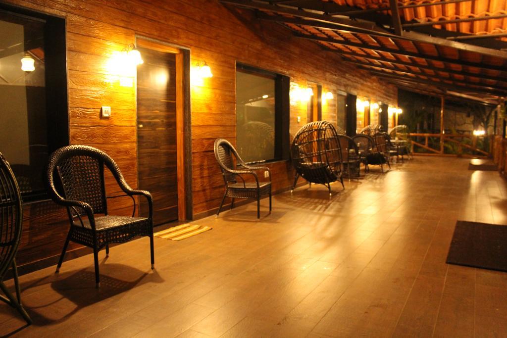 Shangri La Jungle Village Molem Exterior photo